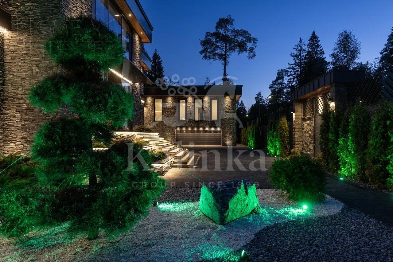 2-этажный коттедж 1 700 м² без отделки