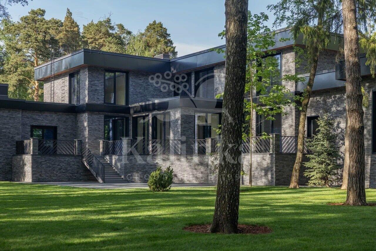 2-этажный коттедж 1 700 м² без отделки