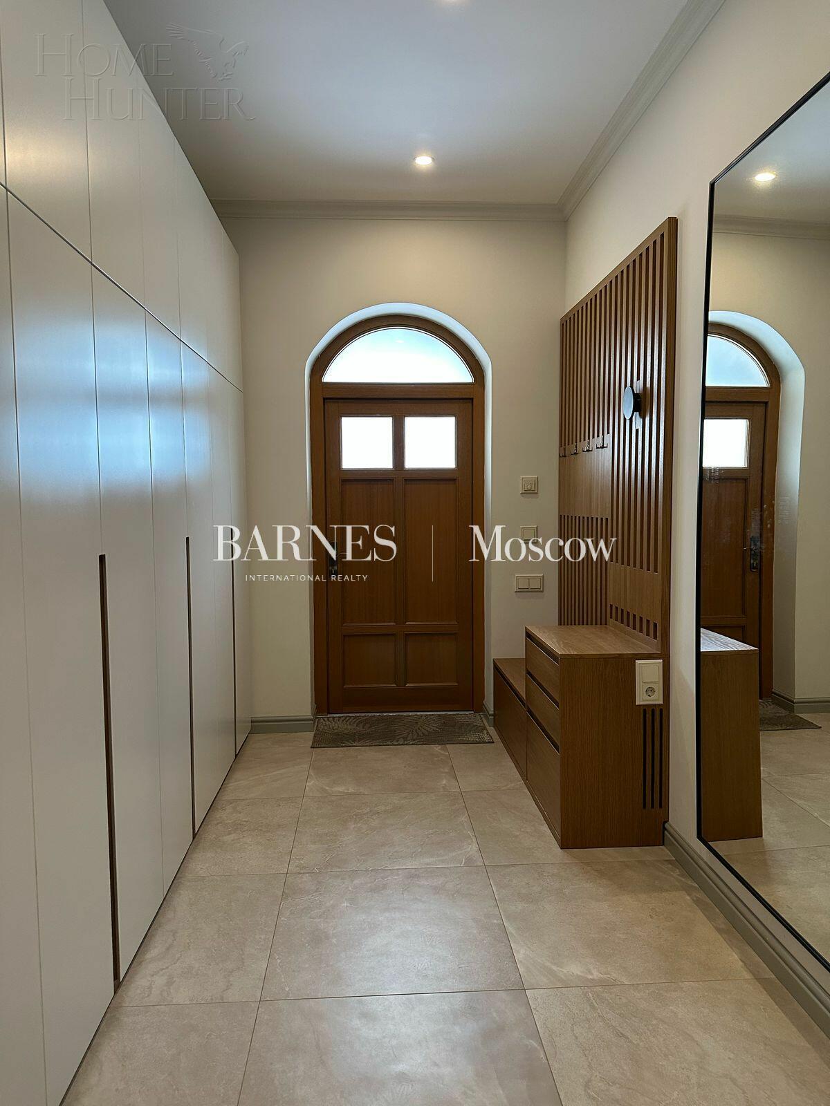 3-этажный таунхаус 330 м² с отделкой