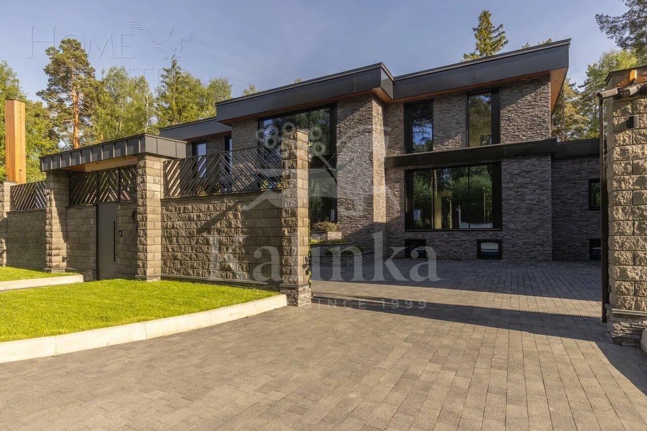 2-этажный коттедж 1 700 м² без отделки