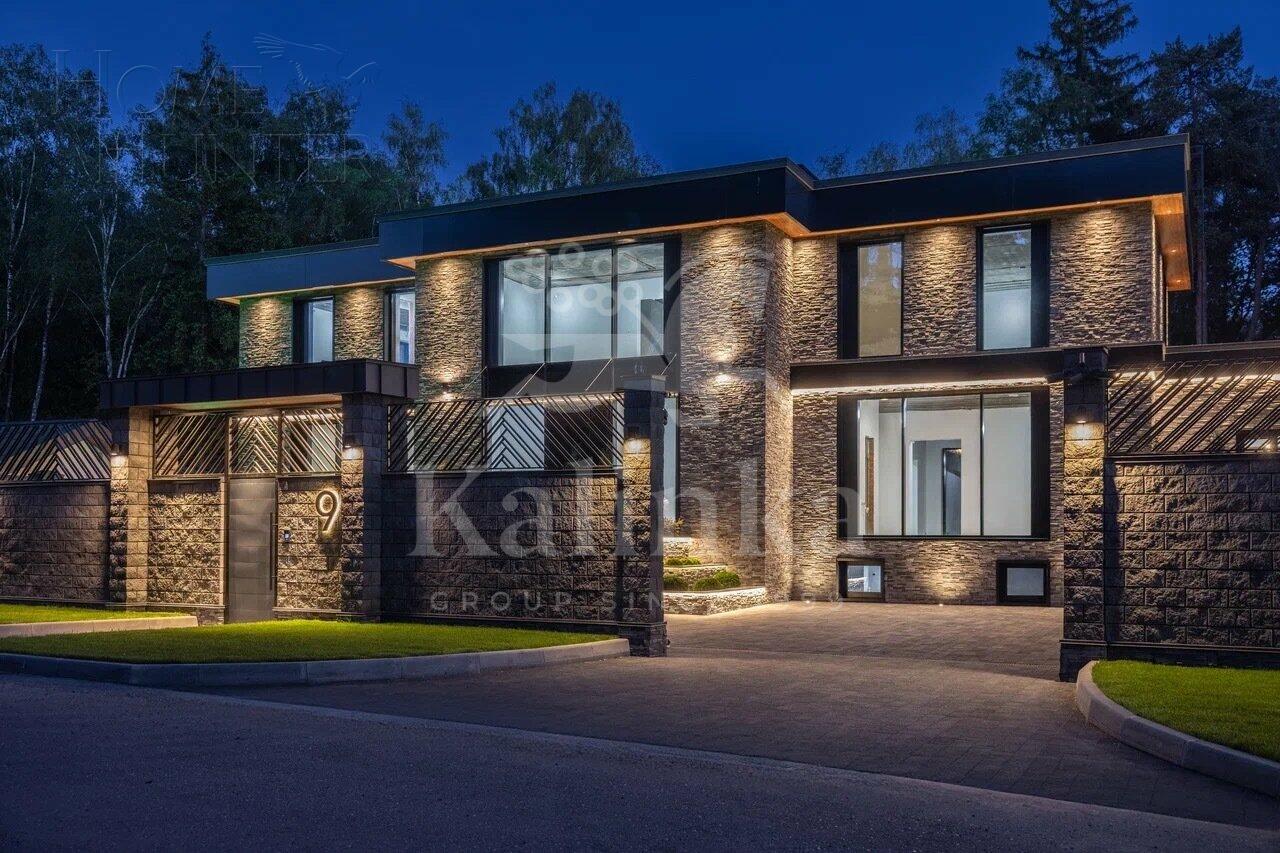 2-этажный коттедж 1 700 м² без отделки