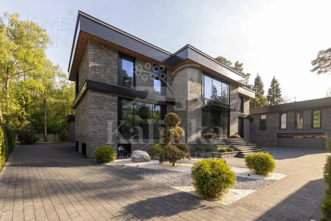 2-этажный коттедж 1 700 м² без отделки