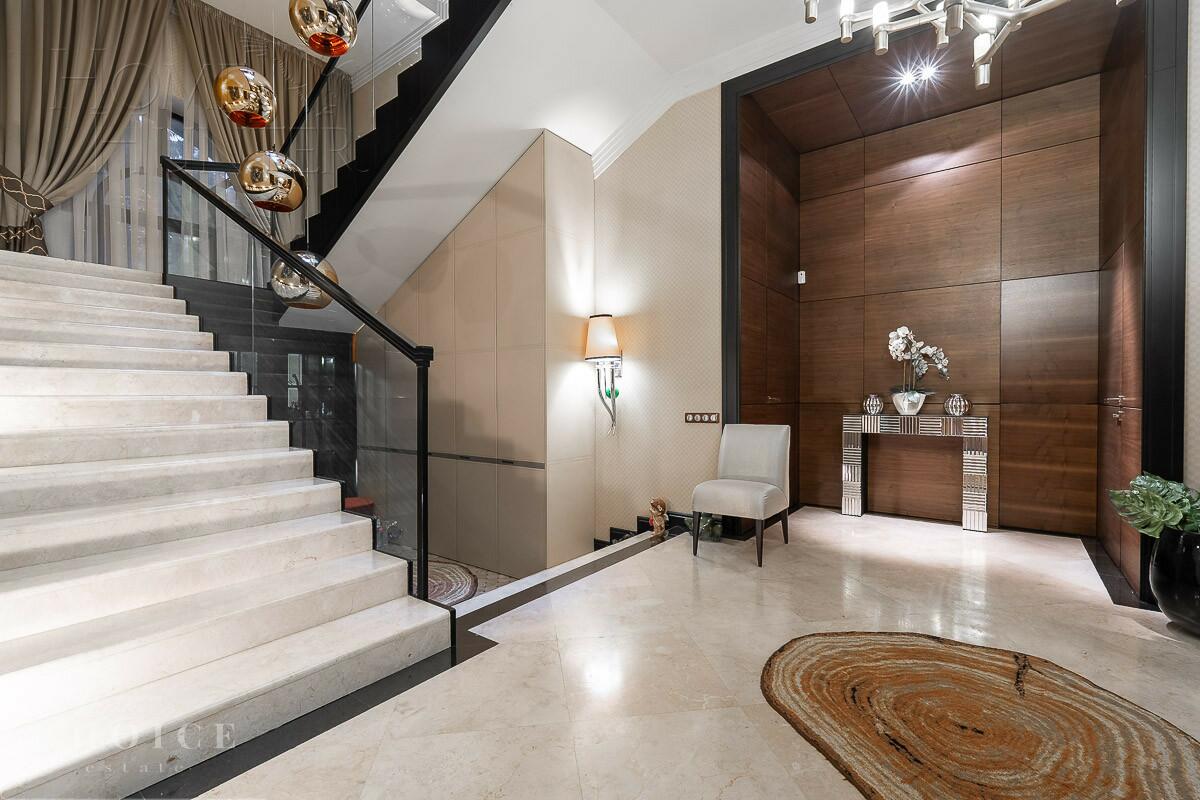 2-этажный коттедж 800 м² с отделкой