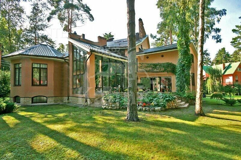 2-этажный коттедж 1 000 м² с отделкой