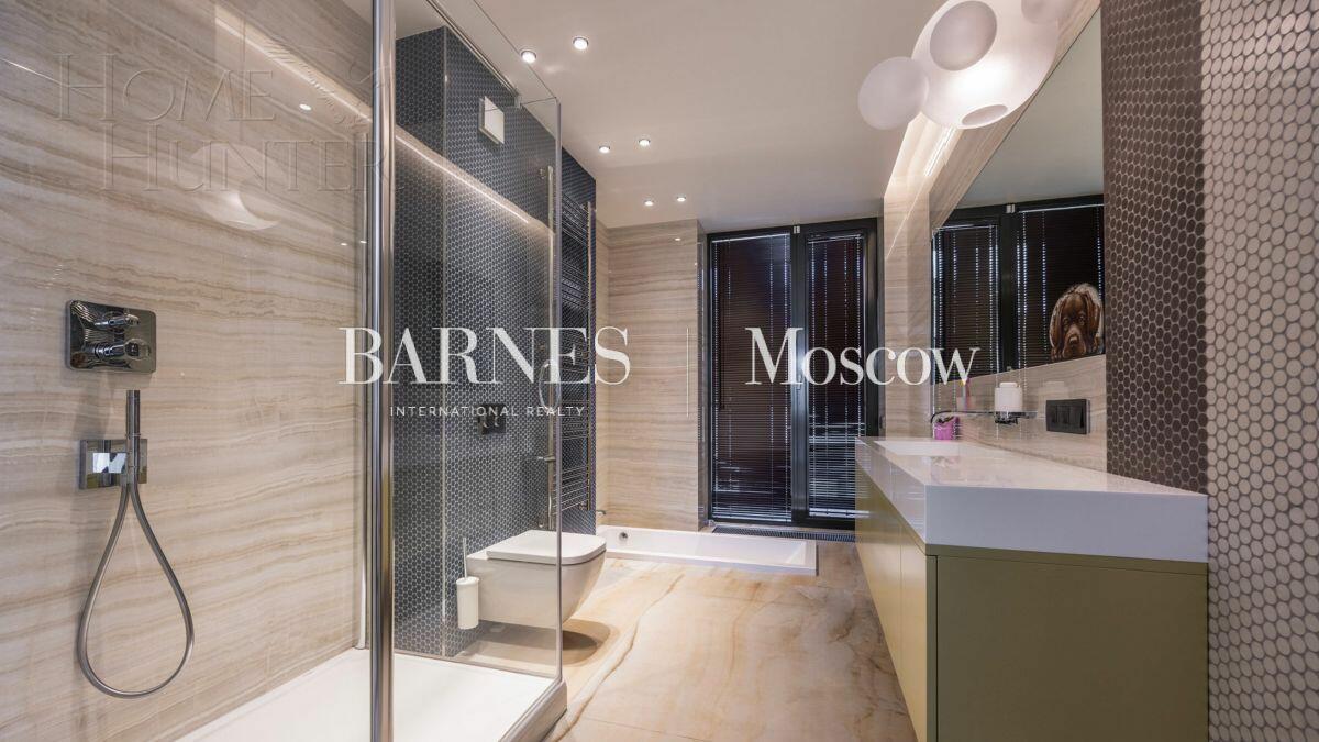 3-этажный коттедж 550 м² с отделкой