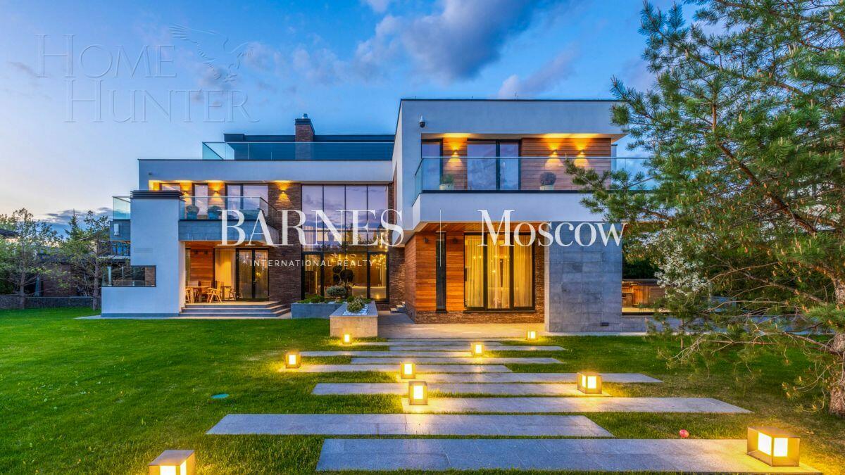 3-этажный коттедж 550 м² с отделкой