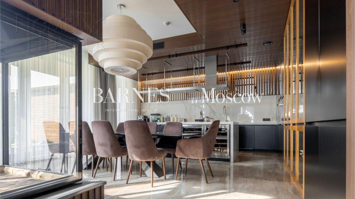 3-этажный коттедж 550 м² с отделкой