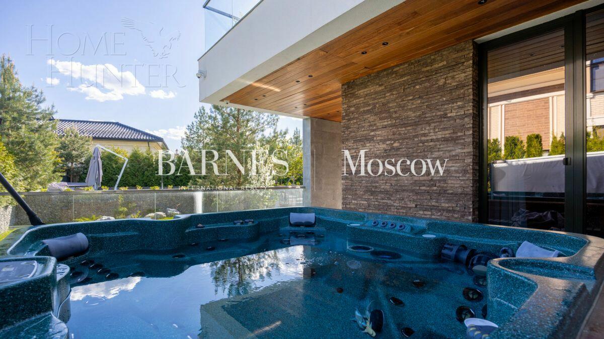 3-этажный коттедж 550 м² с отделкой