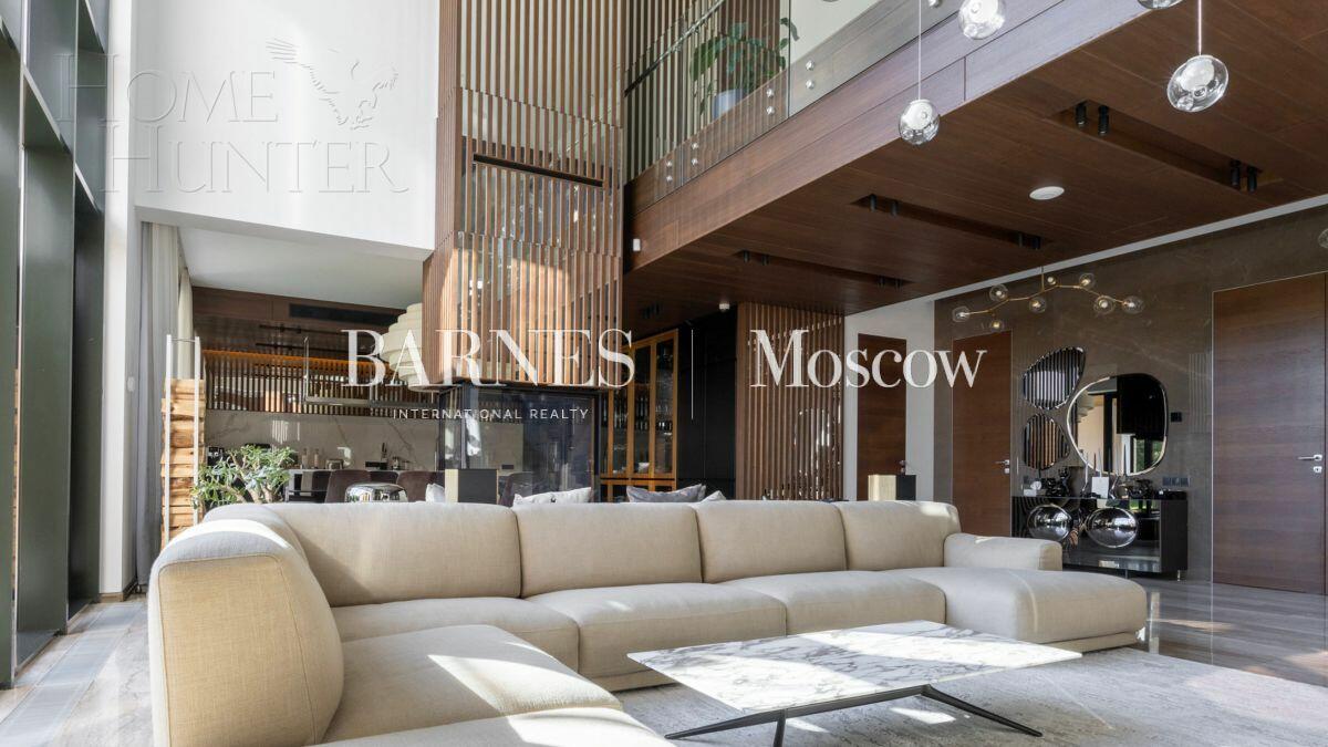 3-этажный коттедж 550 м² с отделкой