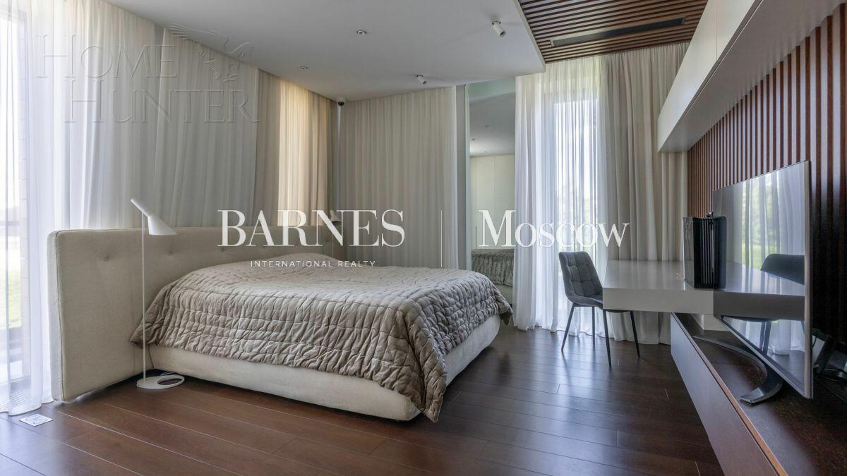 3-этажный коттедж 550 м² с отделкой