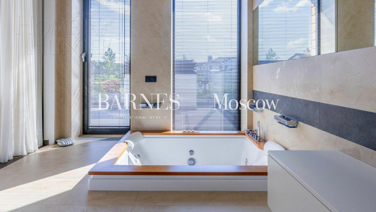 3-этажный коттедж 550 м² с отделкой