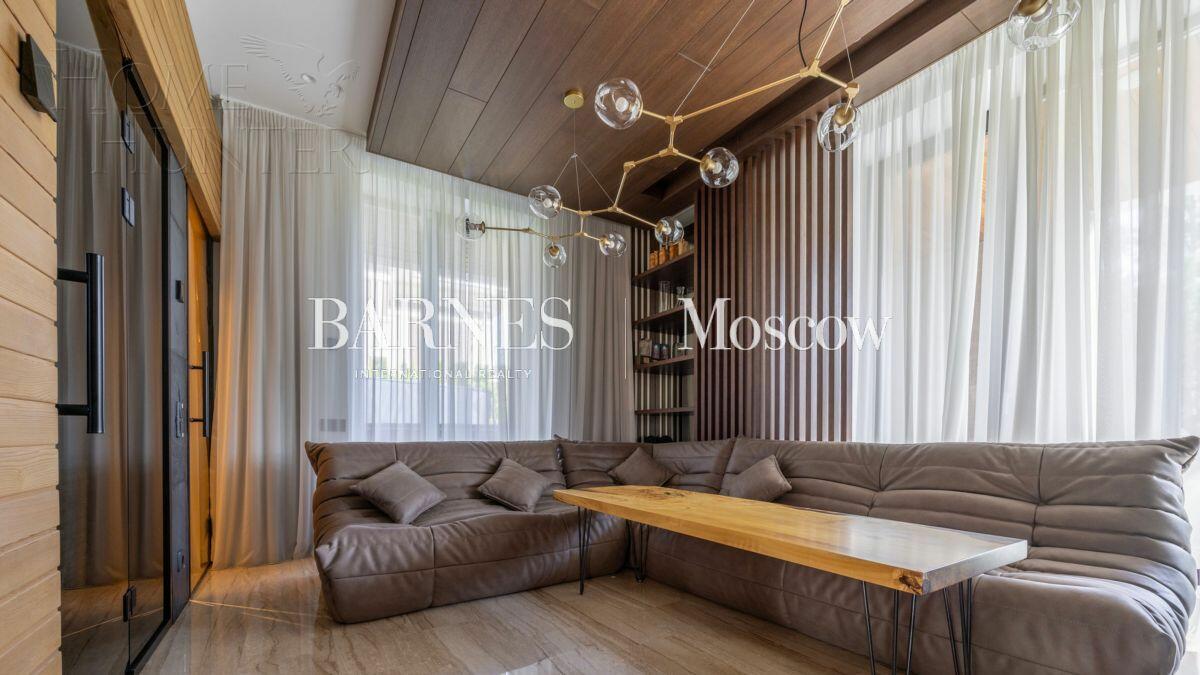 3-этажный коттедж 550 м² с отделкой