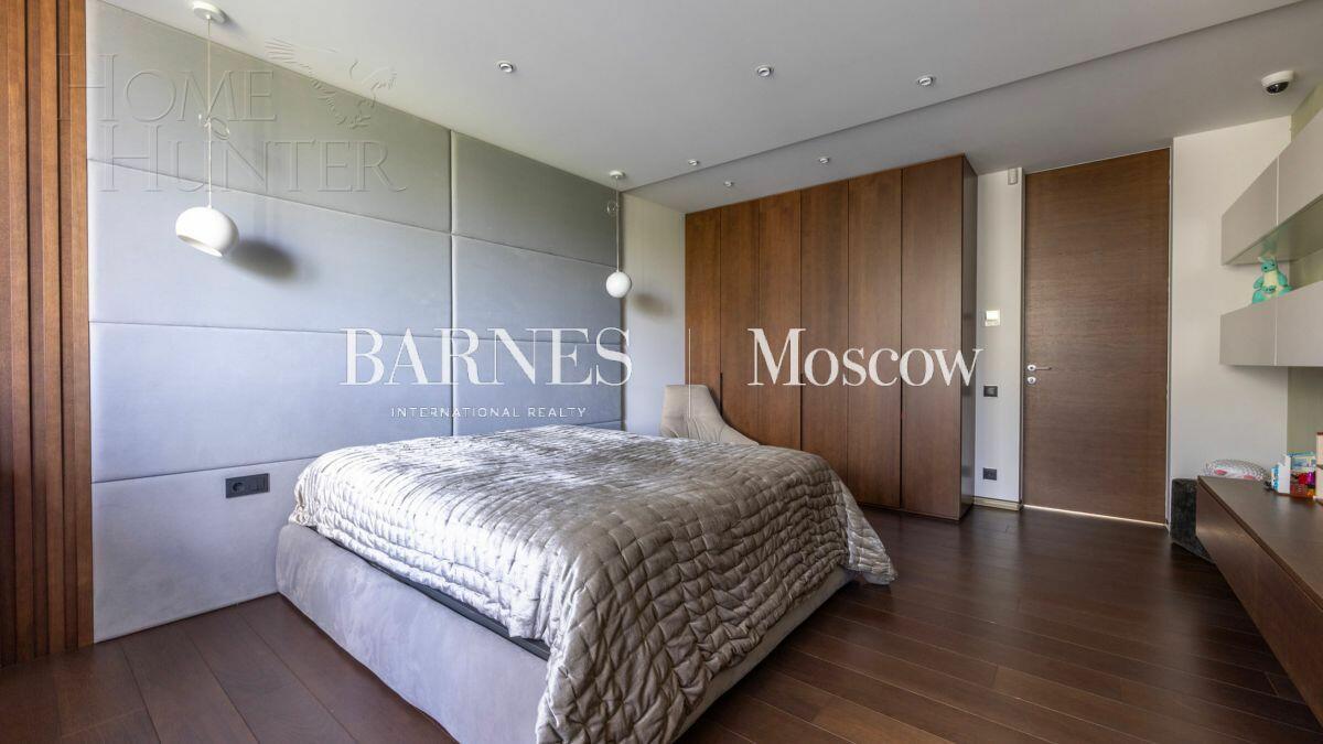 3-этажный коттедж 550 м² с отделкой