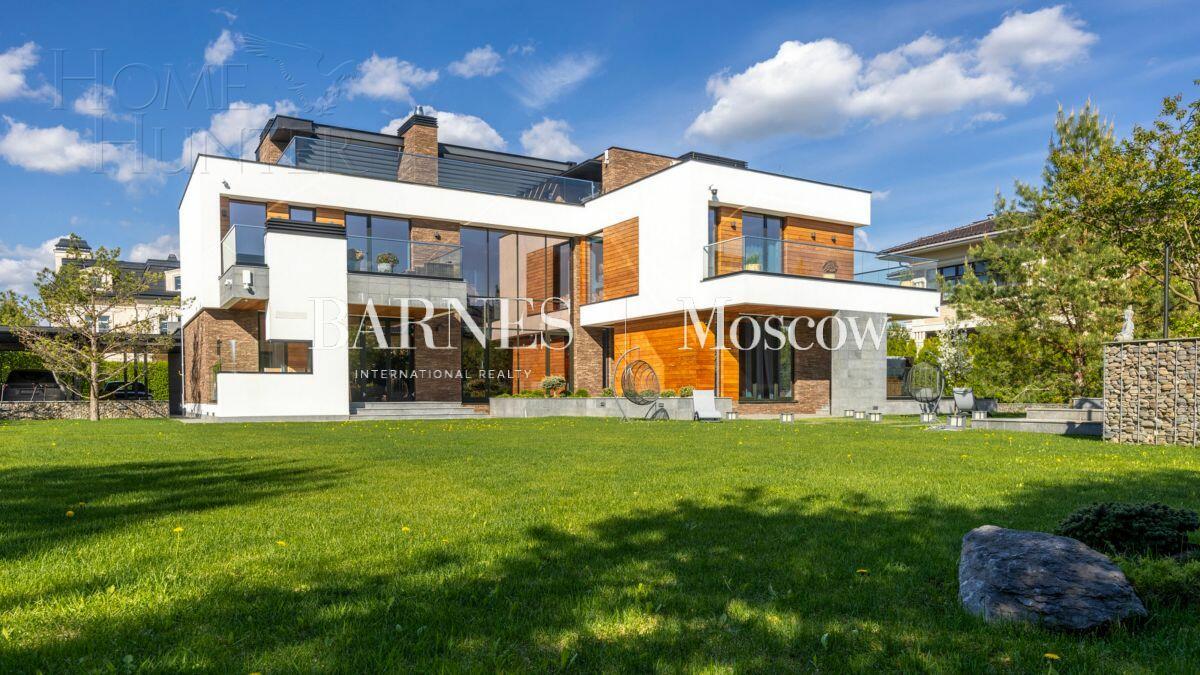 3-этажный коттедж 550 м² с отделкой