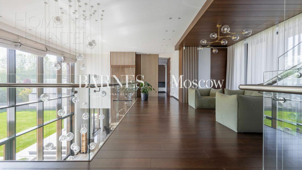 3-этажный коттедж 550 м² с отделкой