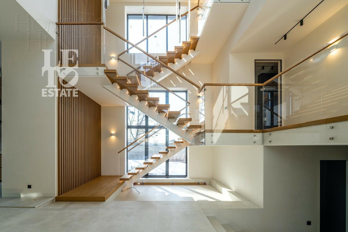 2-этажный коттедж 650 м² с отделкой