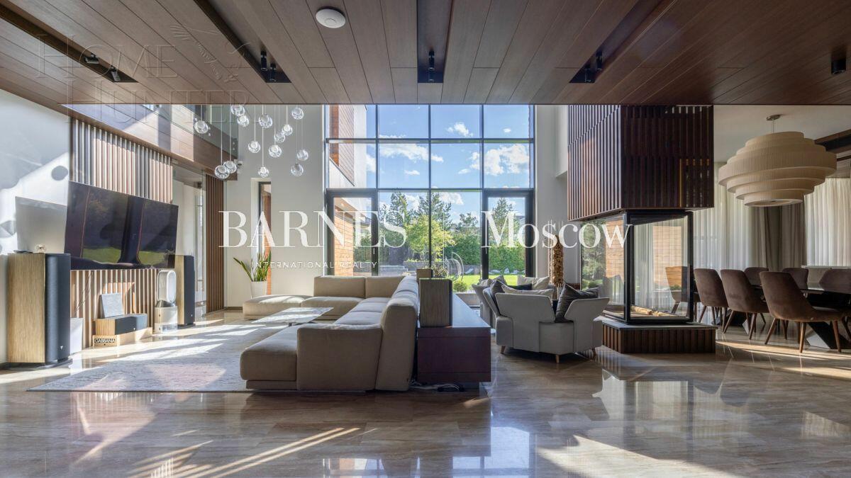 3-этажный коттедж 550 м² с отделкой