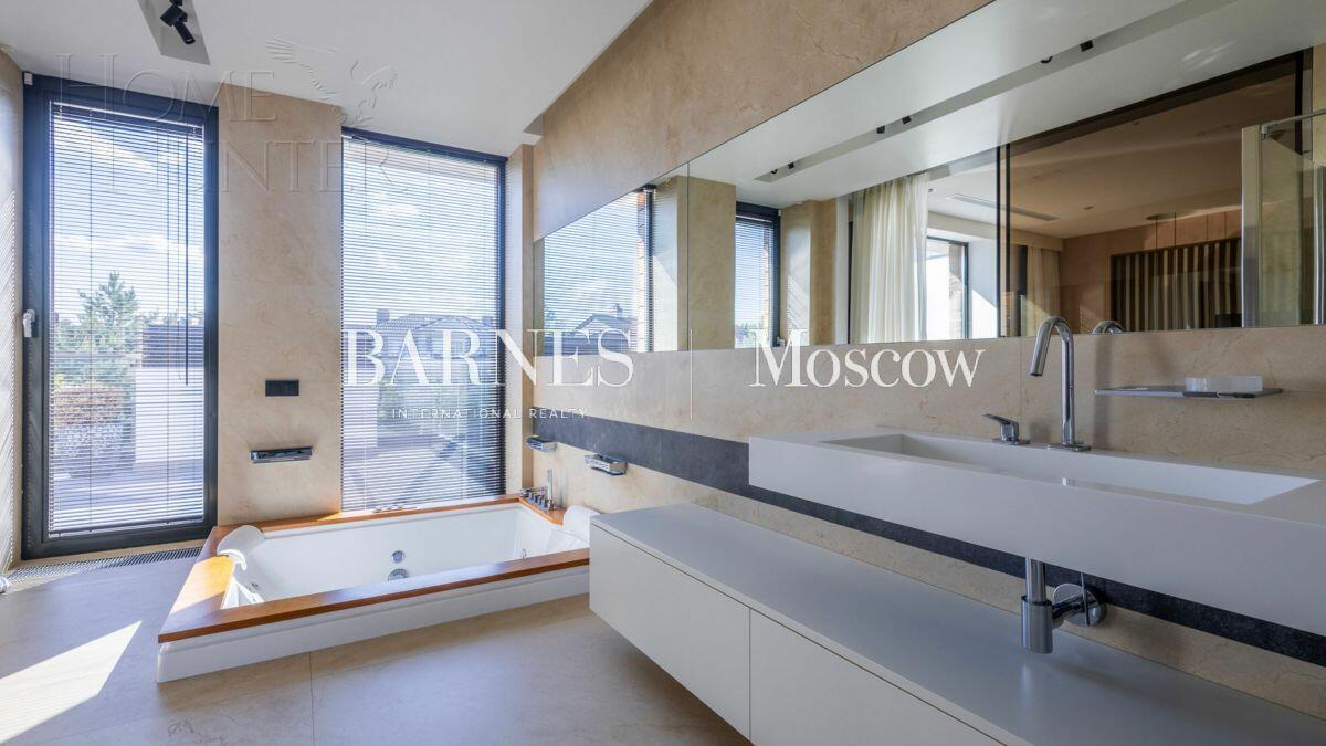 3-этажный коттедж 550 м² с отделкой