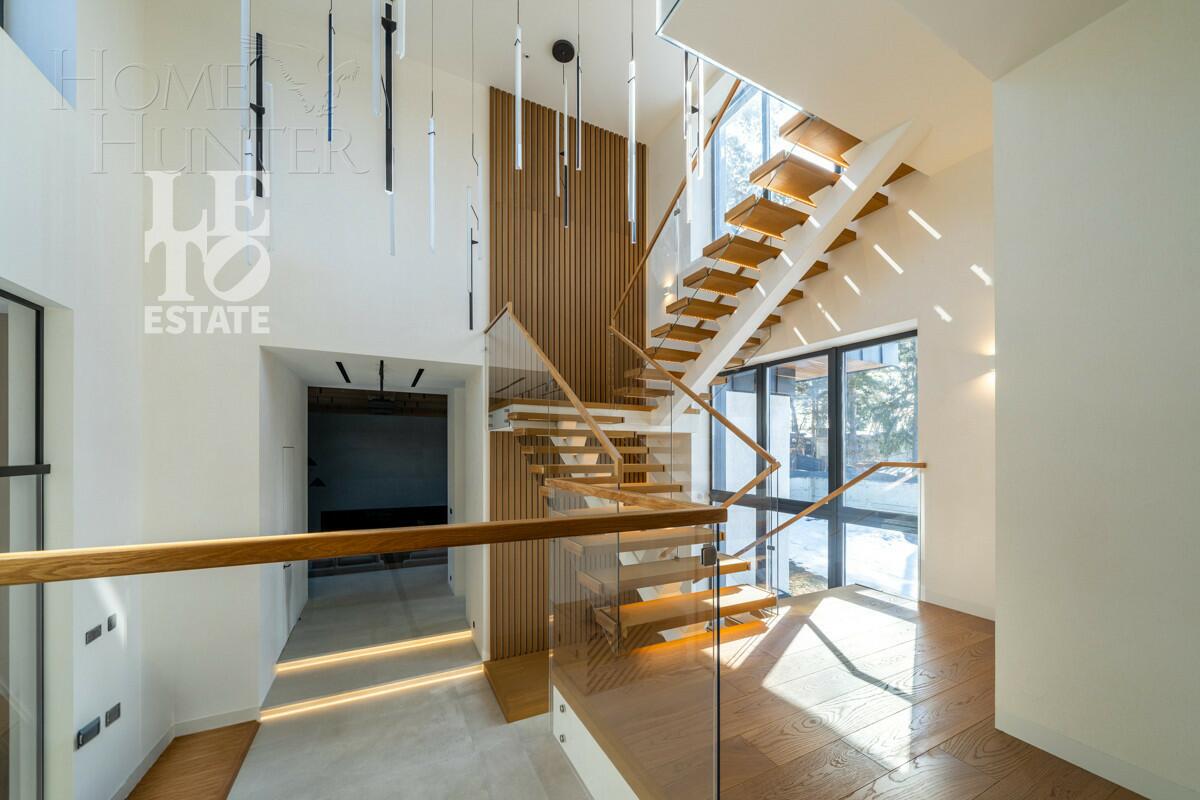 2-этажный коттедж 650 м² с отделкой