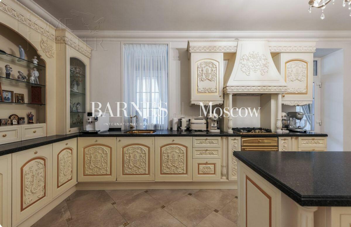 2-этажный коттедж 692 м² с отделкой