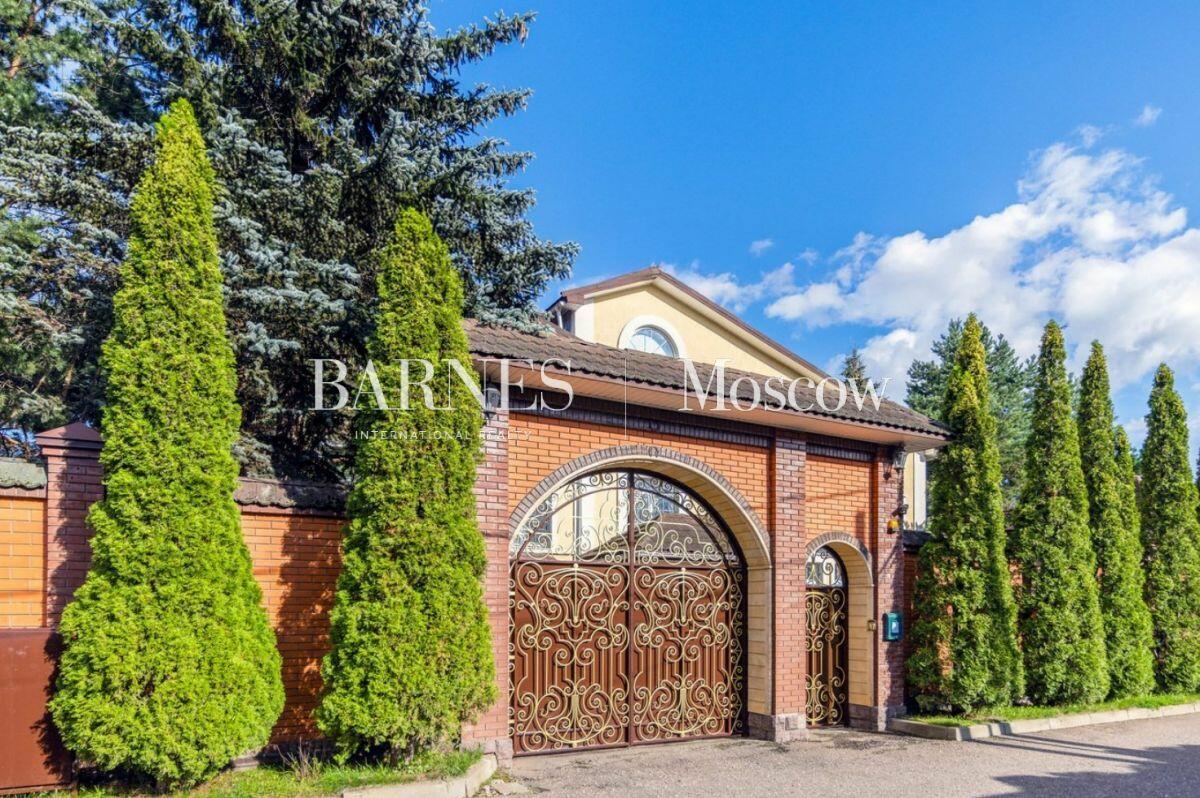 2-этажный коттедж 692 м² с отделкой