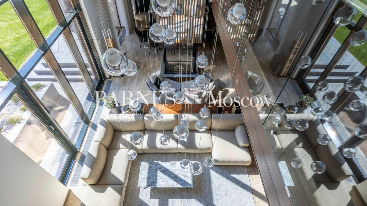 3-этажный коттедж 550 м² с отделкой