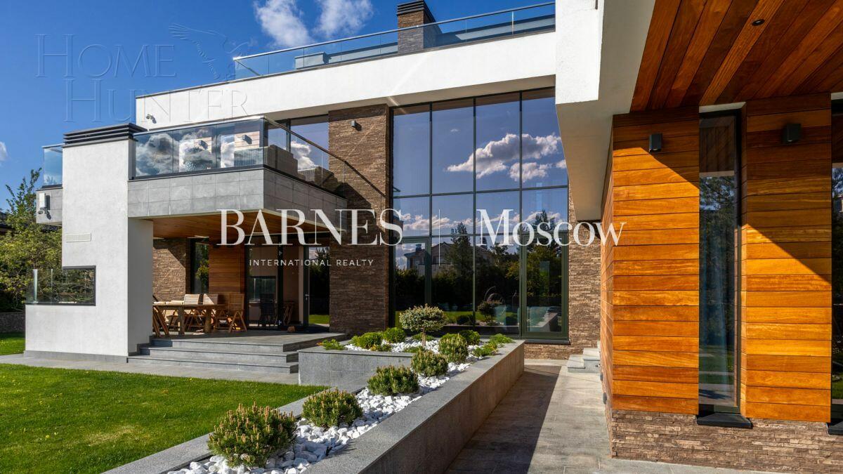 3-этажный коттедж 550 м² с отделкой