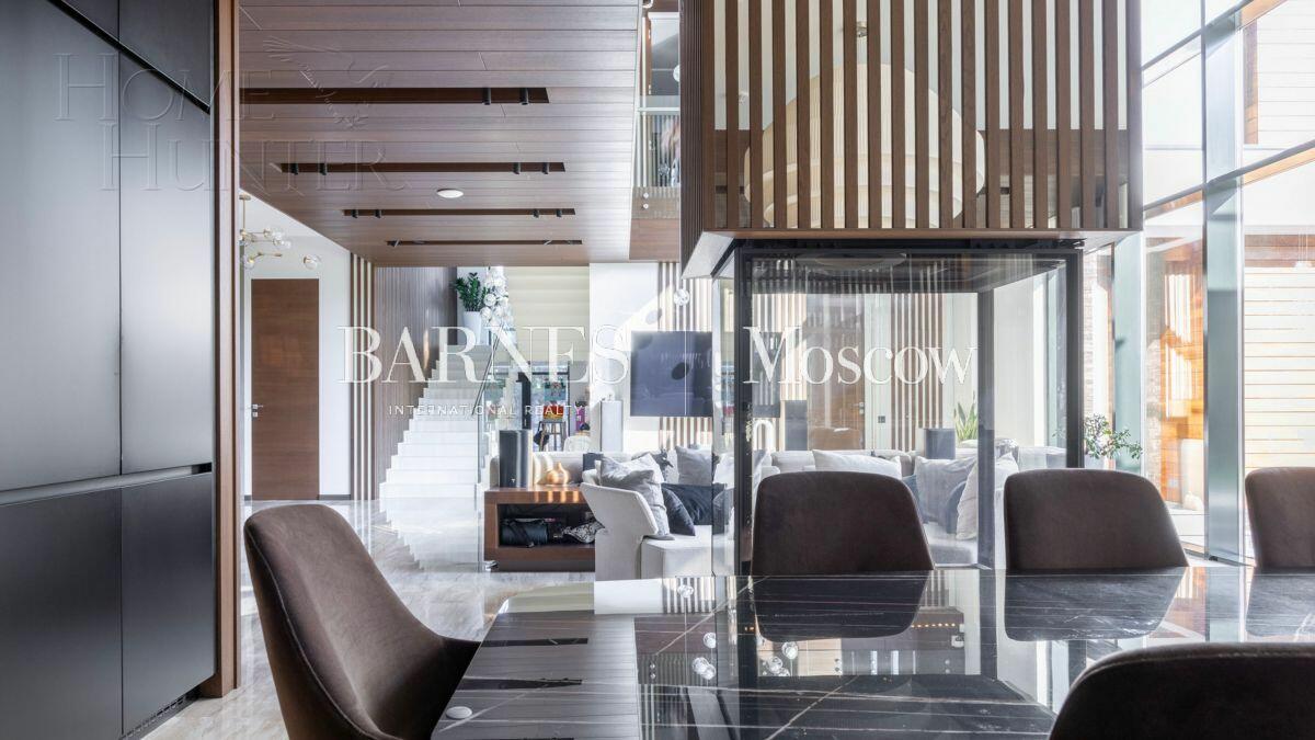 3-этажный коттедж 550 м² с отделкой