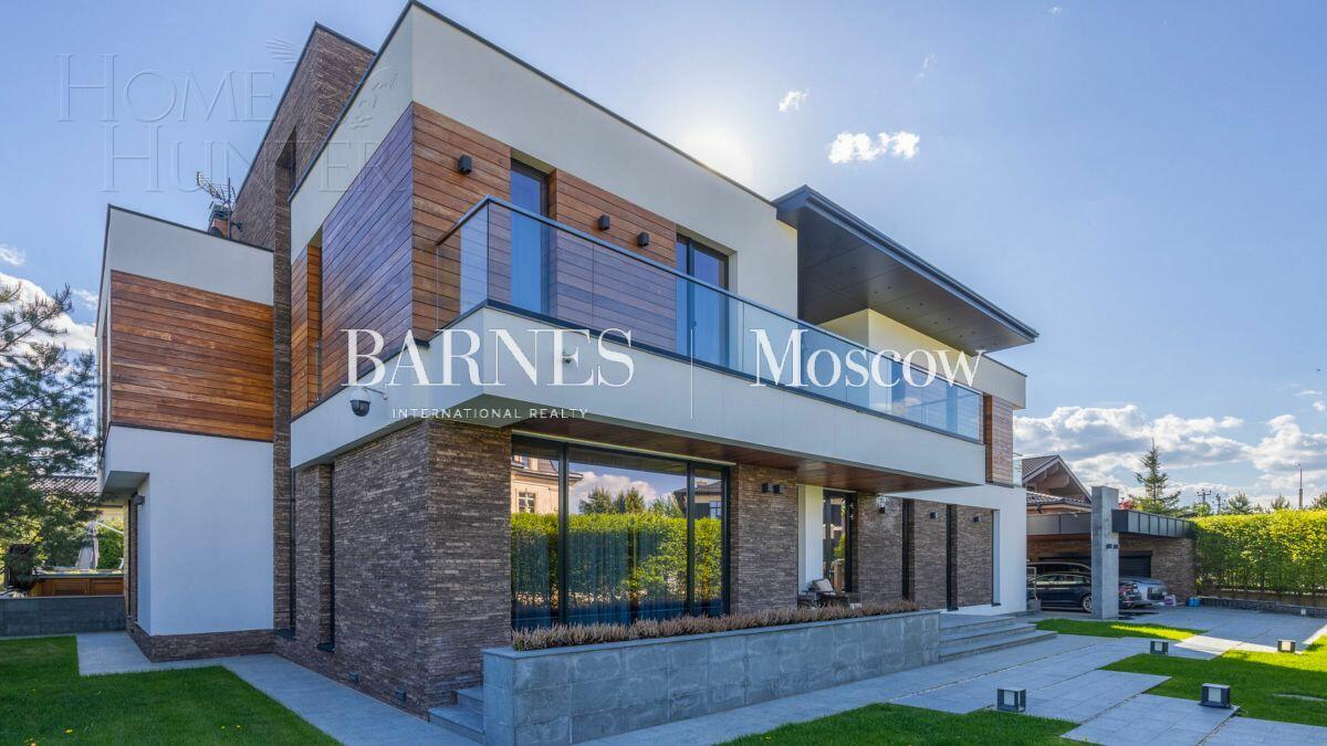 3-этажный коттедж 550 м² с отделкой