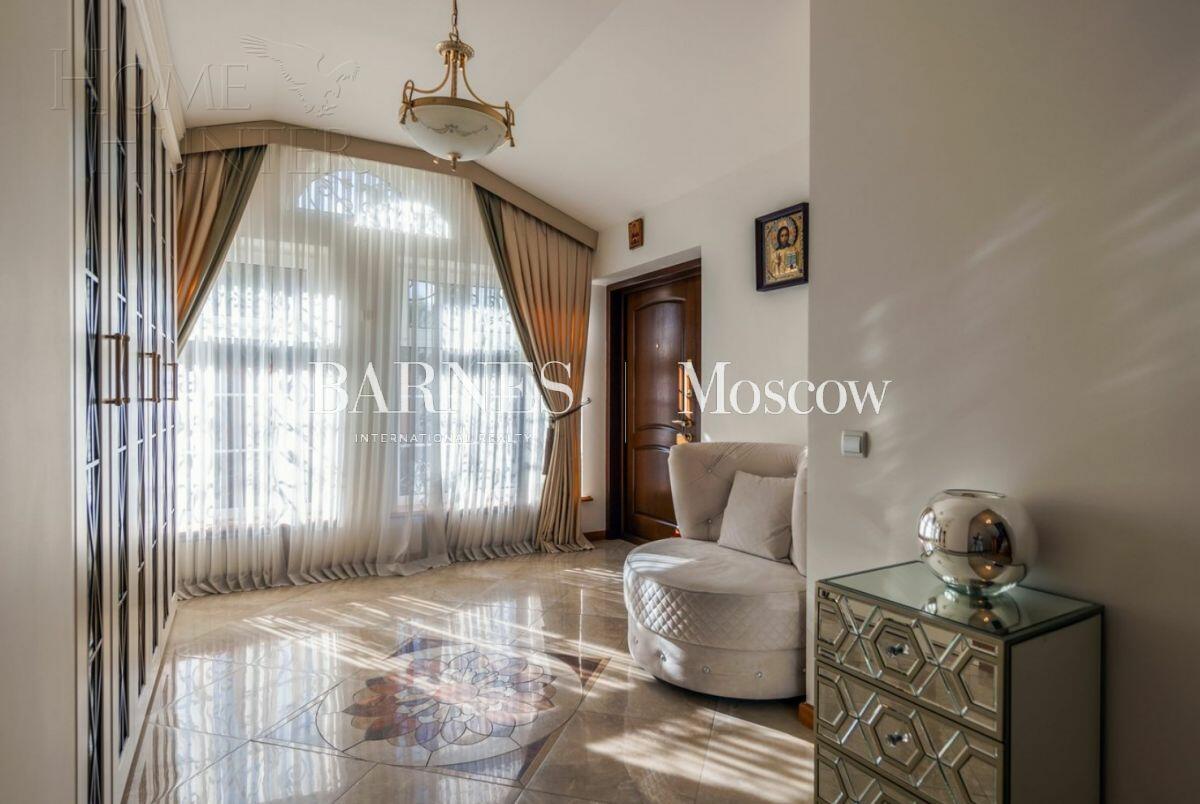 2-этажный коттедж 692 м² с отделкой