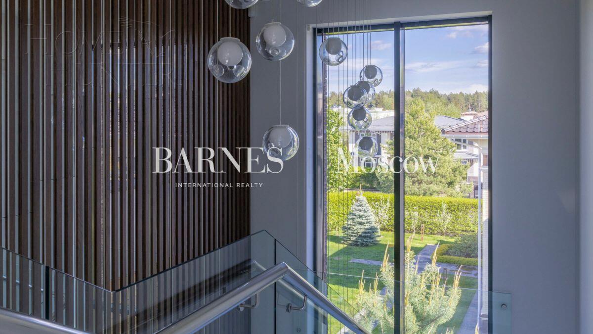 3-этажный коттедж 550 м² с отделкой