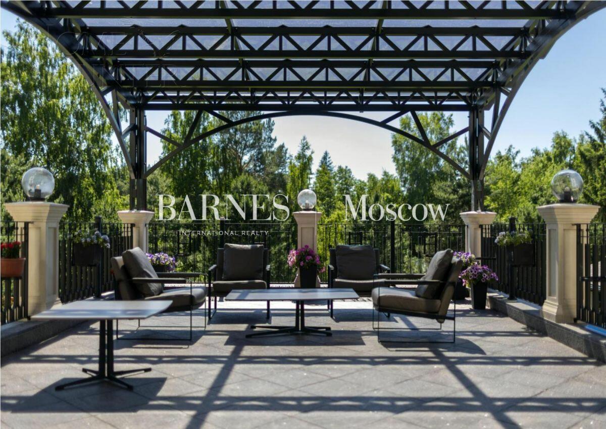 3-этажный коттедж 1 100 м² с отделкой