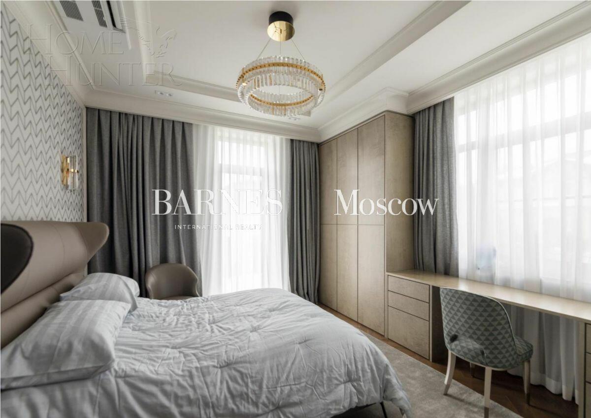 3-этажный коттедж 1 100 м² с отделкой