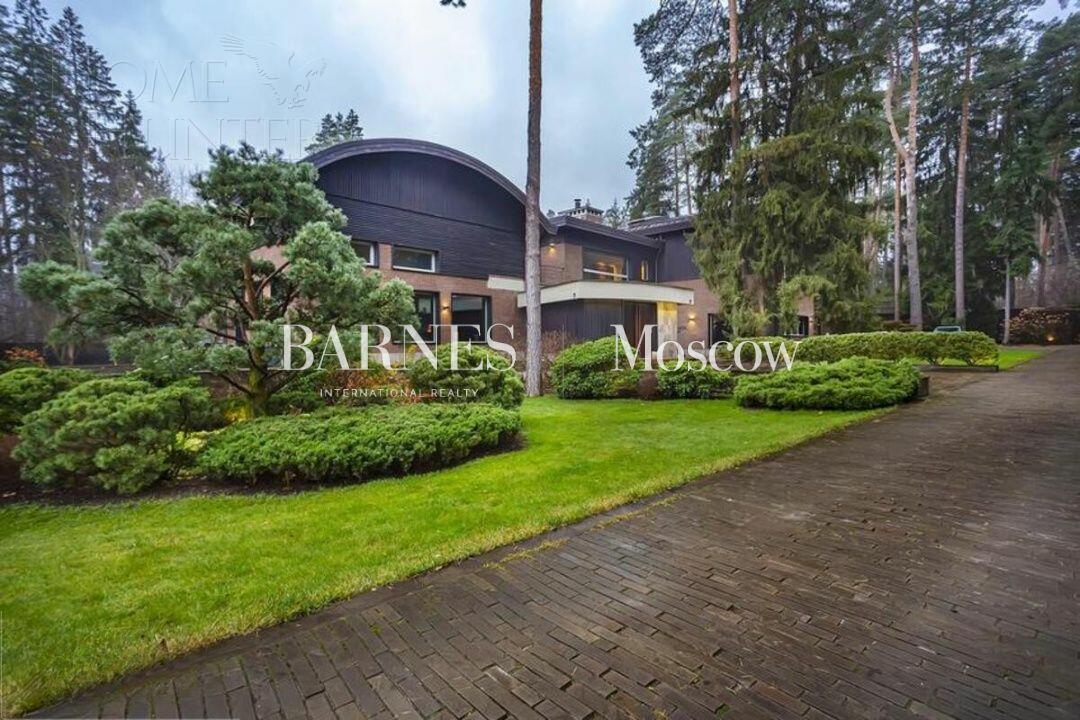 2-этажный коттедж 1 400 м² с отделкой