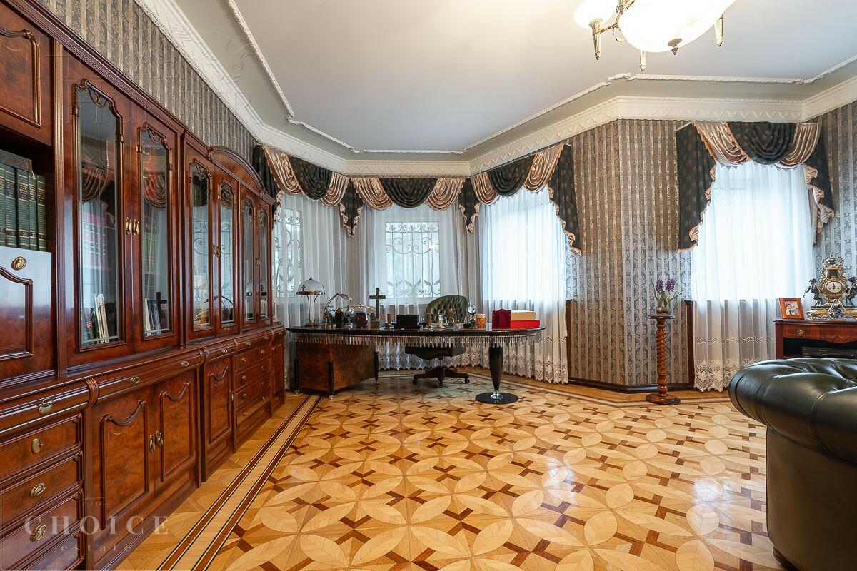 3-этажный коттедж 880 м² с отделкой