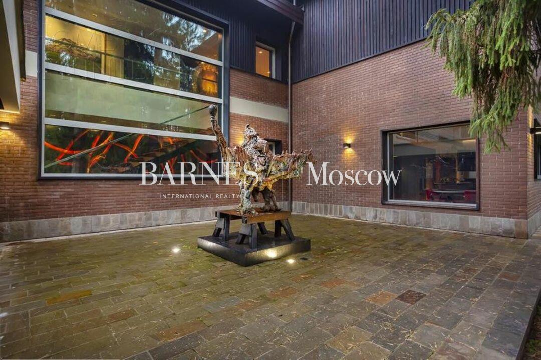 2-этажный коттедж 1 400 м² с отделкой