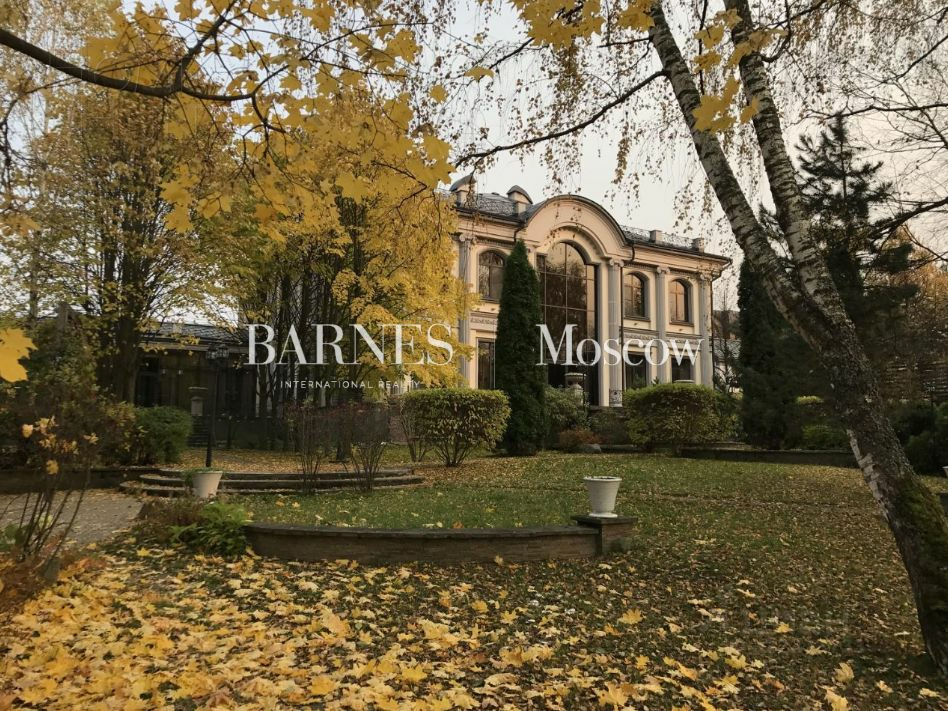 2-этажный коттедж 1 360 м² с отделкой