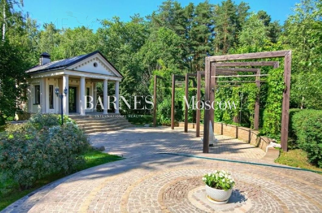 2-этажный коттедж 1 360 м² с отделкой