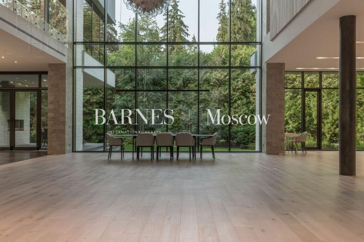 2-этажный коттедж 1 040 м² с отделкой