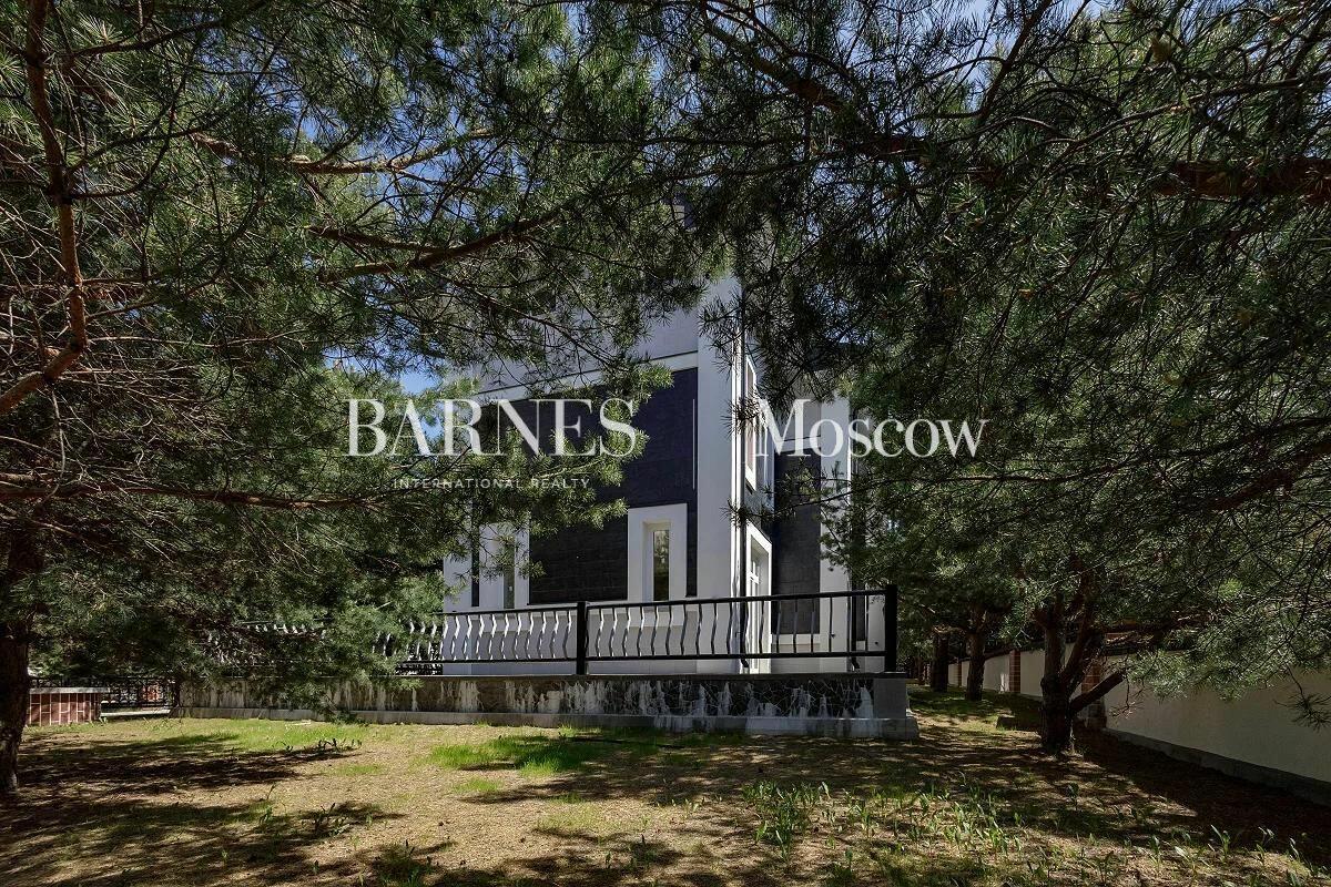 2-этажный коттедж 445.4 м² с отделкой