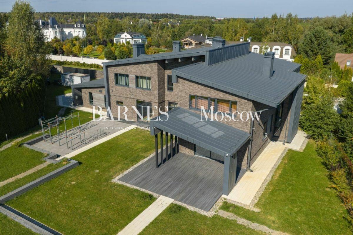 2-этажный коттедж 647 м² с отделкой