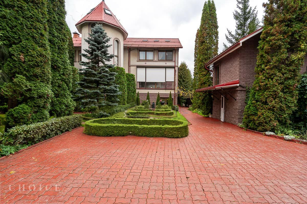 3-этажный коттедж 880 м² с отделкой