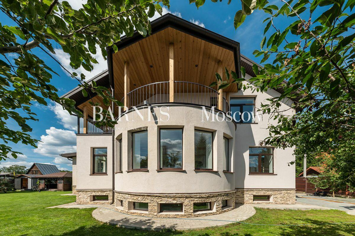 2-этажный коттедж 500 м² с отделкой