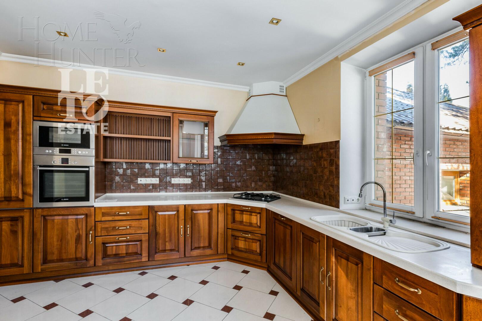 2-этажный коттедж 600 м² с отделкой