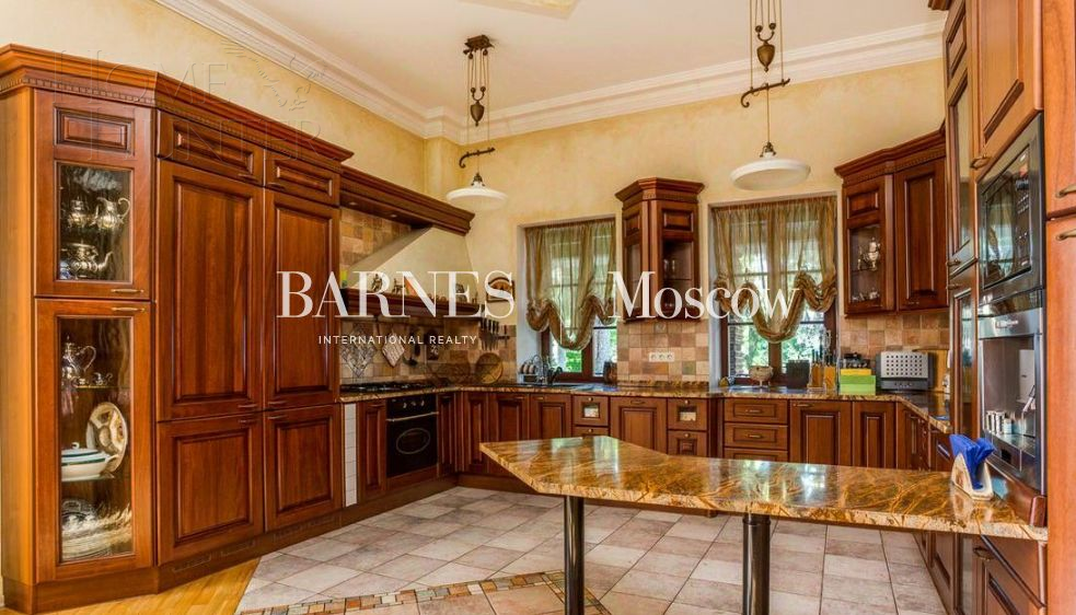 2-этажный коттедж 550 м² с отделкой