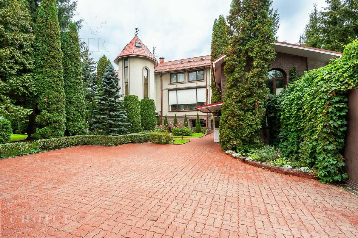 3-этажный коттедж 880 м² с отделкой