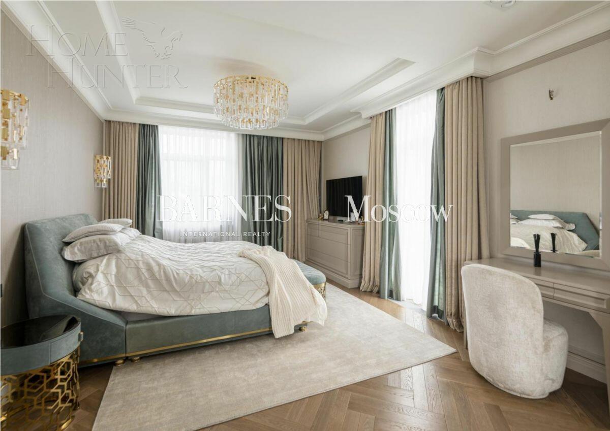 3-этажный коттедж 1 100 м² с отделкой