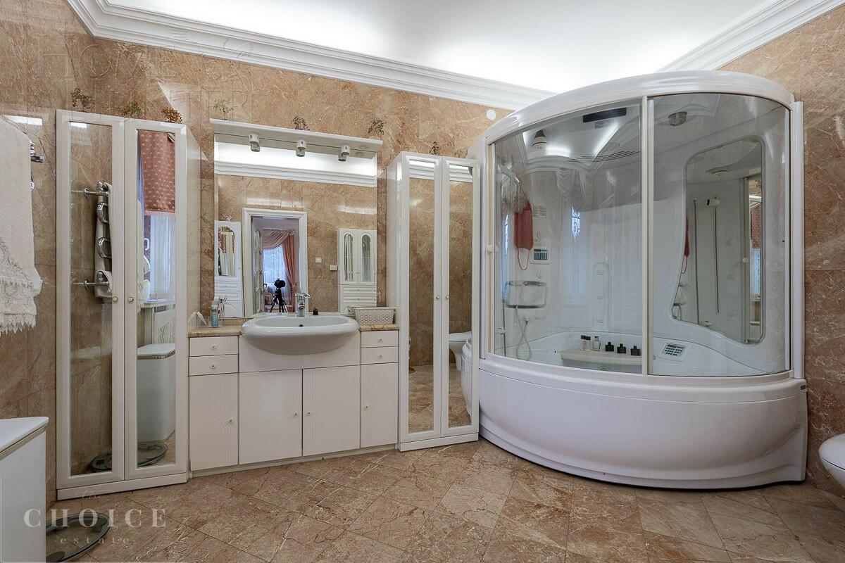 3-этажный коттедж 880 м² с отделкой