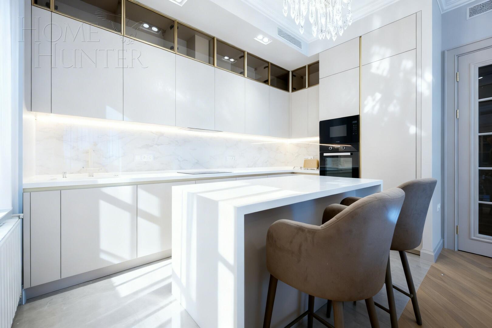 4-КОМН. КВАРТИРА С ОТДЕЛКОЙ 140 М² НА 10 ЭТАЖЕ