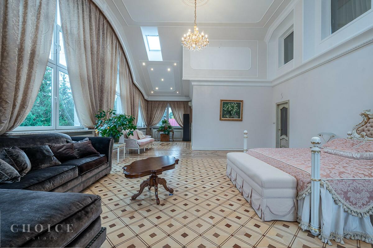 3-этажный коттедж 880 м² с отделкой